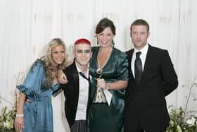 Nikki Grahame, Pete Bennett, Davina McCall and Dermot O'Leary pose with the award for Most Popular Reality Programme (Photo: MJ Kim/Getty Images)
