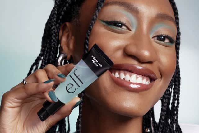 The bestselling e.l.f. Cosmetics Power Grip Primer helps grip make-up and smooth skin, making it an easy first step in your everyday beauty routine.