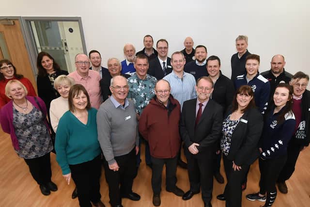 Centre, District councillor Paul Dann and Councillor Clive Grafton-Reed with some of the people involved with Broughton Astley Leisure Centre.
PICTURE: ANDREW CARPENTER