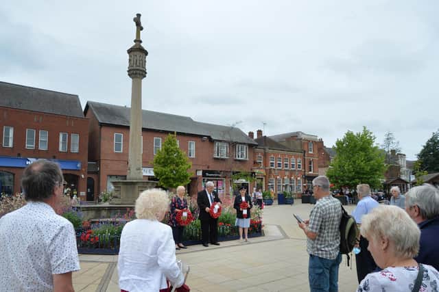 Two minute silence during the VJ Day on the Square in Market Harborough.
PICTURE: ANDREW CARPENTER