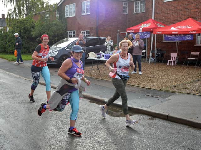 Trio set off from Great Glen to complete marathon...Charlotte Loasby running for Shelter, Linda Bradshaw running for Wishes4Kidz and Louise Wylie running for Youth UK.
PICTURE: ANDREW CARPENTER