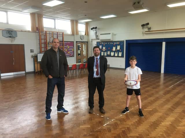 Martin Johnson returns to Ridgeway Primary Academy.