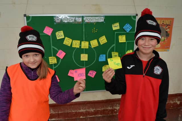 Leaving positive messages...Lily Jones 7 and Leo Clarke 11.
PICTURE: ANDREW CARPENTER