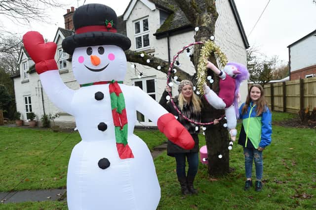 Charlotte Chaney-North with daughter Ava 10 with their Greatest Showman Snowman.
PICTURE: ANDREW CARPENTER