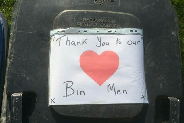 A thank you message to the bin men, taken by  John March in Gumley.