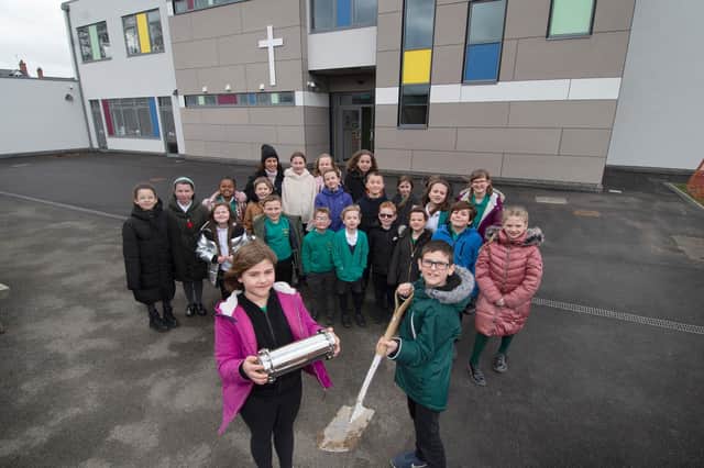 Front, Tilly and Bradley (both 8) with the time capsule and Fleckney Primary school children with year 4 teacher Medina Wright outside the new building.
PICTURE: ANDREW CARPENTER