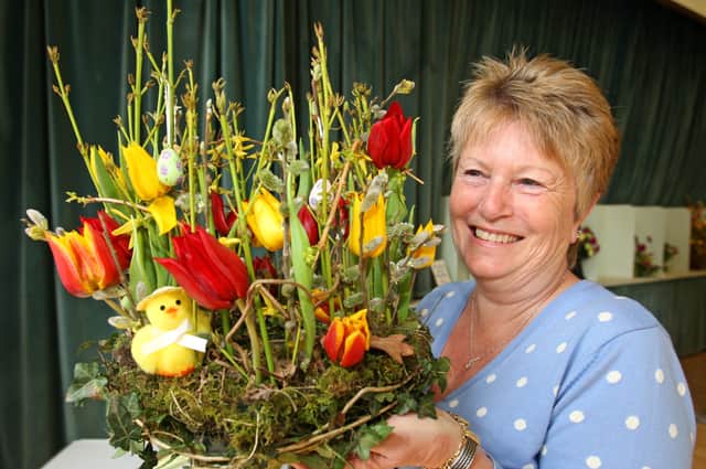 HOR 260311 Steyning Spring Show. Val Hodges with her arrangement. photo by derek martin ENGSNL00120110328100610