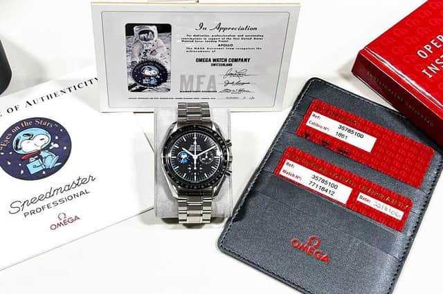 The Omega gentleman's Speedmaster Professional ‘Eyes on the Stars’ Snoopy Award wristwatch was created to mark the legendary Apollo 13 mission and the role of Snoopy as a watchdog for NASA.