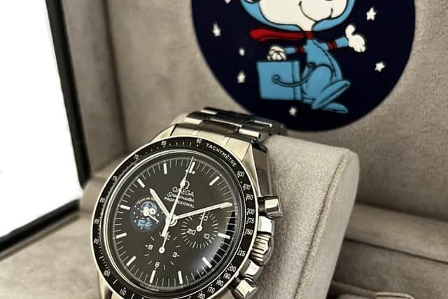 The Omega gentleman's Speedmaster Professional ‘Eyes on the Stars’ Snoopy Award wristwatch was created to mark the legendary Apollo 13 mission and the role of Snoopy as a watchdog for NASA.