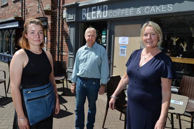 Owners Ellie and Hazel Duffin after the break-in at Blend coffee shop in Manor Walk with David Letts who caught the burglar.
PICTURE: ANDREW CARPENTER