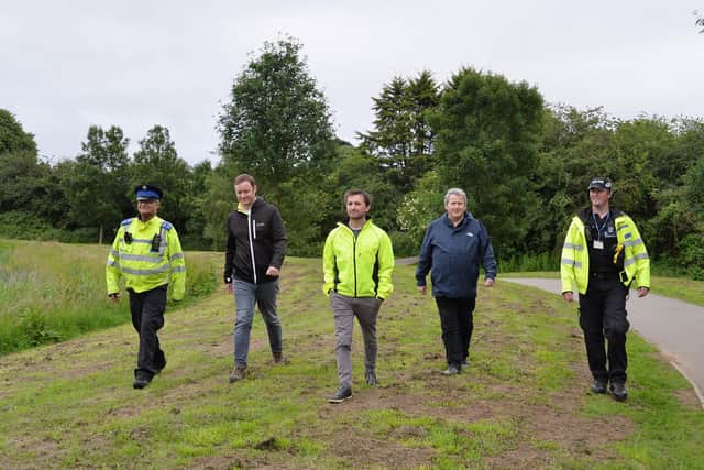 PCSO Tushar Joshi, Simon Welband, Tom Day of Community Partnership at Harborough District Council, chairman Phil King and PC Steve Winn at the Warwick Road Park in Kibworth.
PICTURE: ANDREW CARPENTER