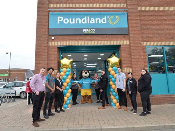 Pound Hound and Craig Parker (store manager) with staff during the ribbon cutting on Saturday morning.
PICTURE: ANDREW CARPENTER