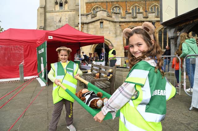Emily Isham, 8, and Thea Campion, 9, both of 5th Market Harborough Brownies.