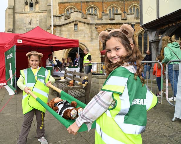 Emily Isham, 8, and Thea Campion, 9, both of 5th Market Harborough Brownies.