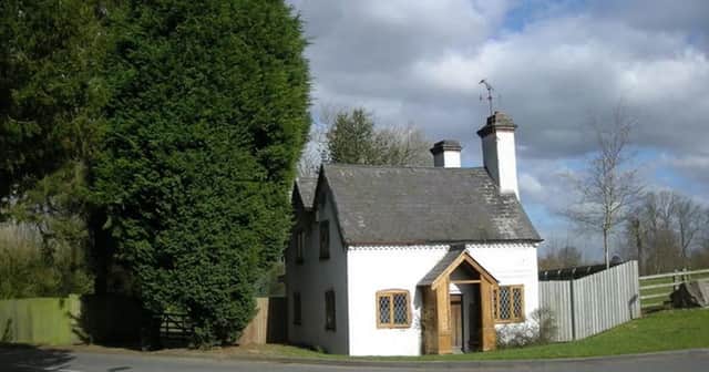 Tollgate Cottage. Image by Ian Rob, Geograph
