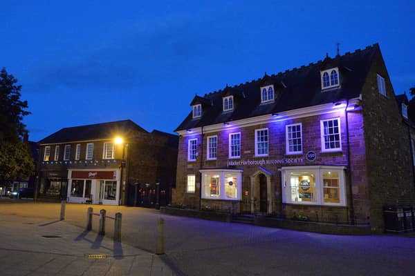Market Harborough town centre turns blue for NHS 75th anniversary.PICTURE: ANDREW CARPENTER