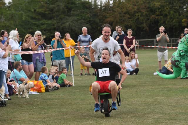 Wheelbarrow Racing Hundreds turn out for Great Glen Wheelbarrow Race