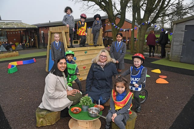Radha Badhan head teacher and Amanda Biggs Chairman of the PTA join pupils for an al fresco feast. 
PICTURE: ANDREW CARPENTER
