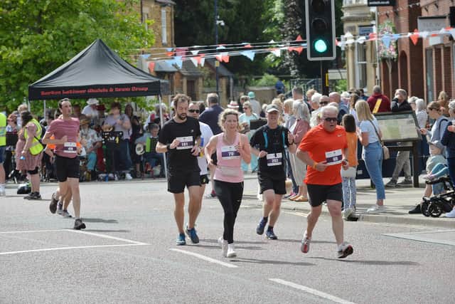 Harborough Carnival 10km race heads along the High Street.
PICTURE: ANDREW CARPENTER