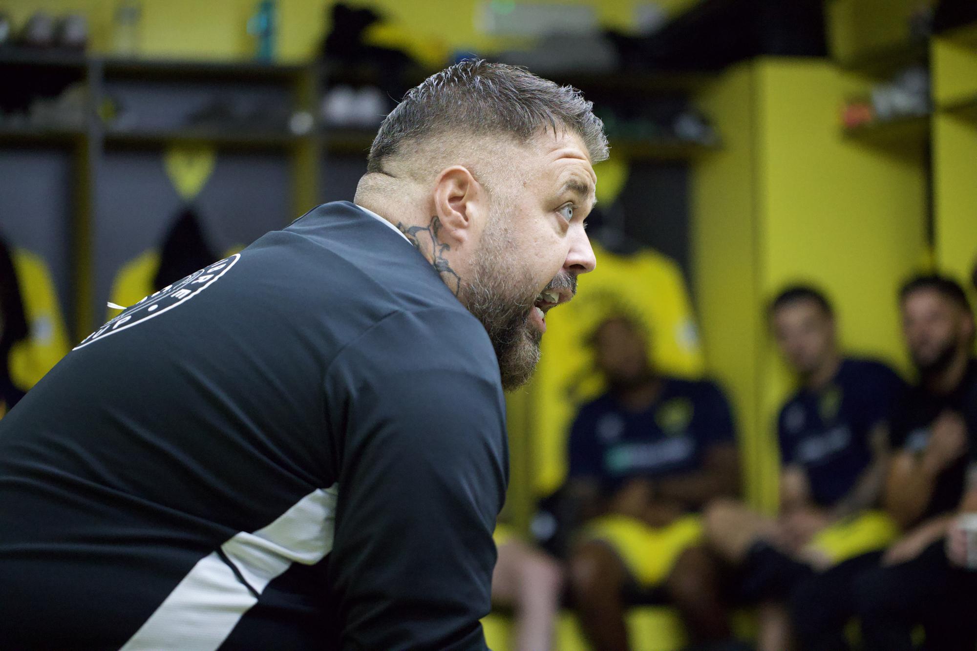 Harborough Town-Trainer Mitch Austin begeistert vom surrealen Spiel gegen ...