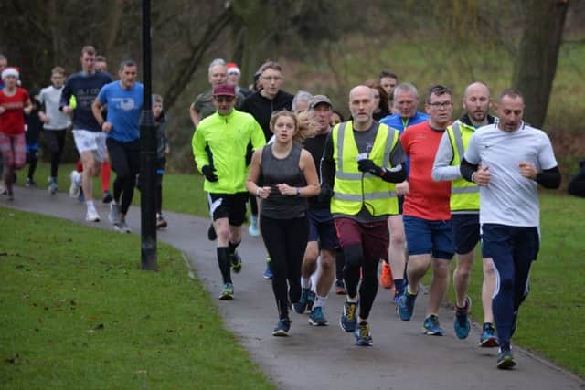 Runners make their way around Welland Park.
PICTURE: ANDREW CARPENTER NNL-171228-113016005