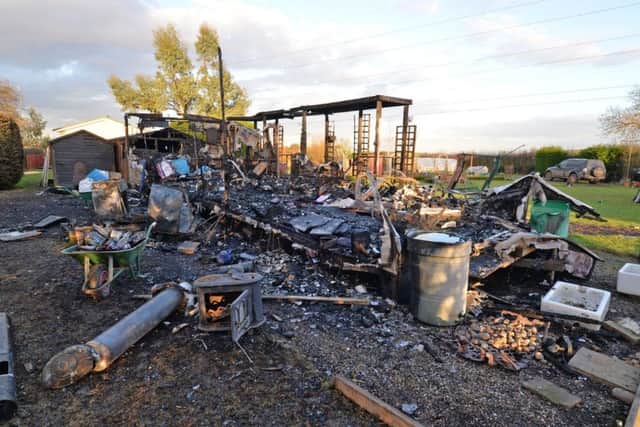 Fire destroys mobile home in Welham. PICTURE: ANDREW CARPENTER NNL-170802-091839005